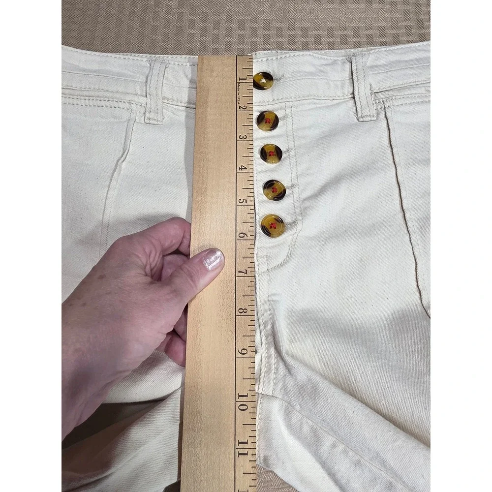 Anthropologie Pilcro Slim Boyfriend Denim Jean Shorts Cream Button Fly Sz 28 - Picture 9 of 16